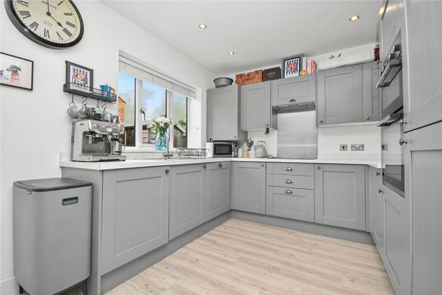 35, Parkview Place, Leeds photo 2