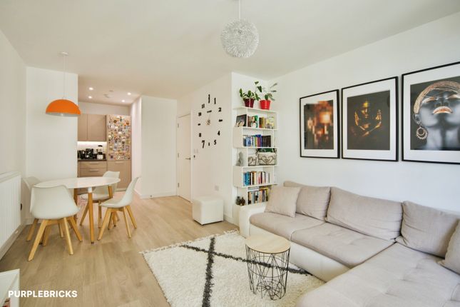 Flat 89/Hartingtons Court, Coster Avenue, London photo 4