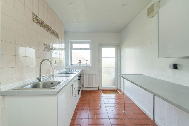 181 Warminster Road, Sheffield photo 2