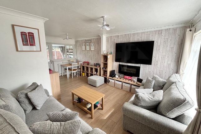 7 Turner Way, Selsey photo 2