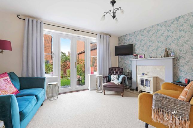 8, Barrie Close, Stratford-Upon-Avon photo 2