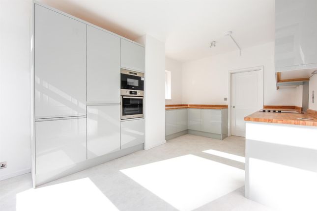 Flat to rent in Park Village East, London