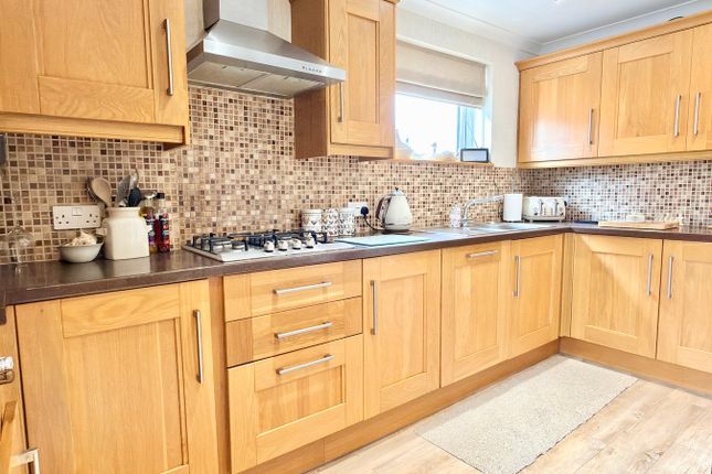 3, The Croftlands, Tewkesbury photo 4