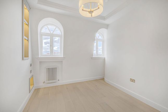 Flat 4, 18, Hogarth Road, London photo 5
