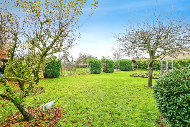 Fourwinds,, Elm Grove, Brize Norton photo 2