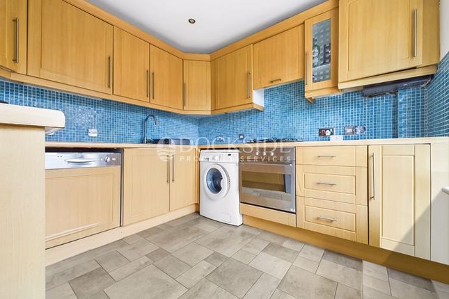 7 Waldair Court, Barge House Road, London photo 3