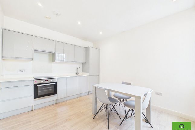 Studio flat on Flat 8, Pelham House, 124, High Street, Hornchurch, £1,450/mo