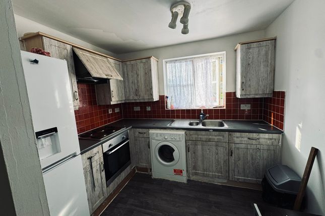 15, Causton Square, Dagenham photo 2