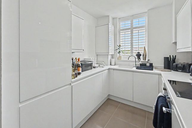 124 Ringley Road West, Manchester photo 3