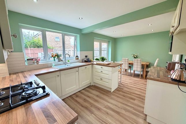 22, Westbury Close, Northampton photo 4