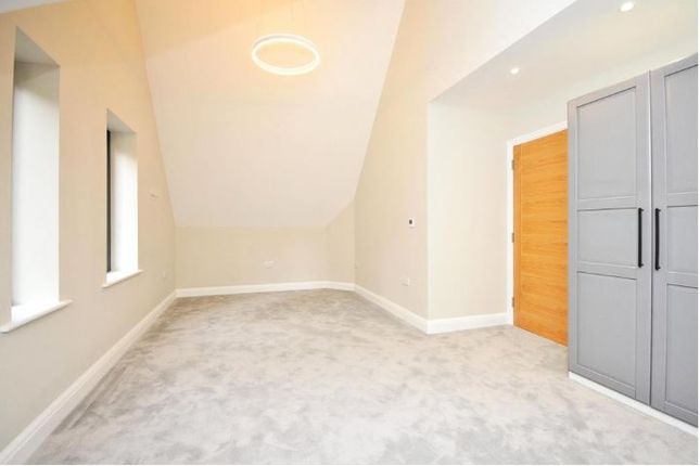Flat 8, South Croydon photo 2