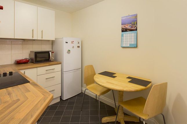 Flat 10, St Annes Gate, 20 Archers Road, Southampton photo 4