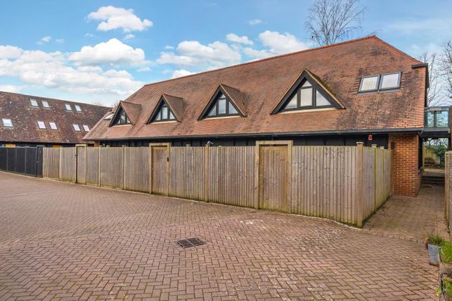 FLAT 3 NEW BARN, Calcot, Reading, Reading photo 2