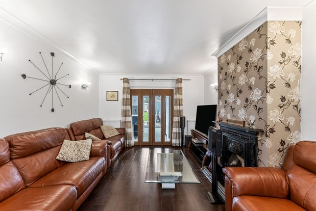 317, Bishopsford Road, Morden photo 2