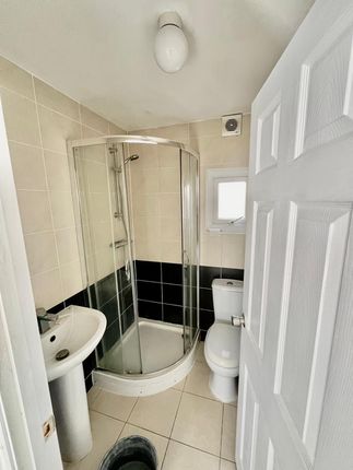 Horns Road, Ilford photo 4