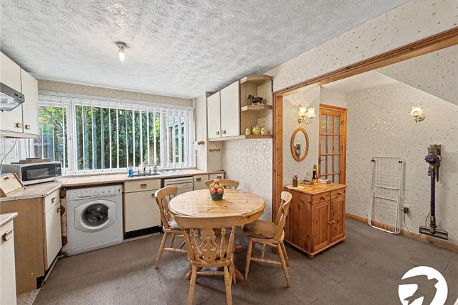 38, Exeter Walk, Kent photo 3