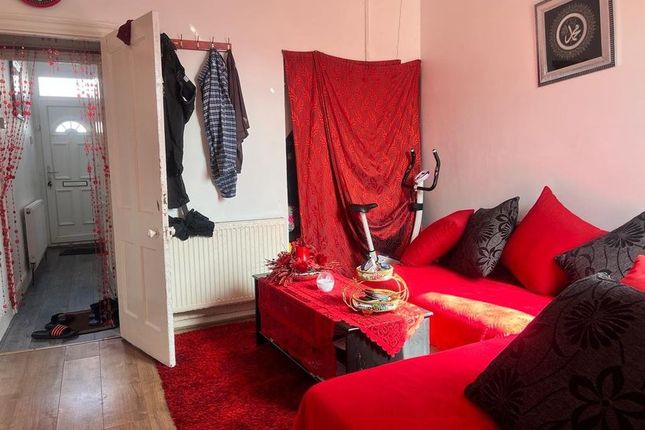 Terraced house for sale in Highbury Road, Luton