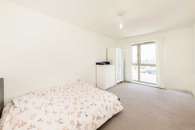 Flat to rent in Katherine Close, London