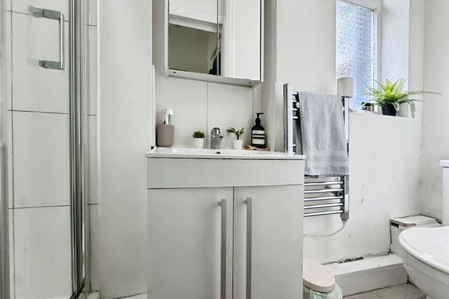 Flat 2, 12, Delorme Street, London photo 4