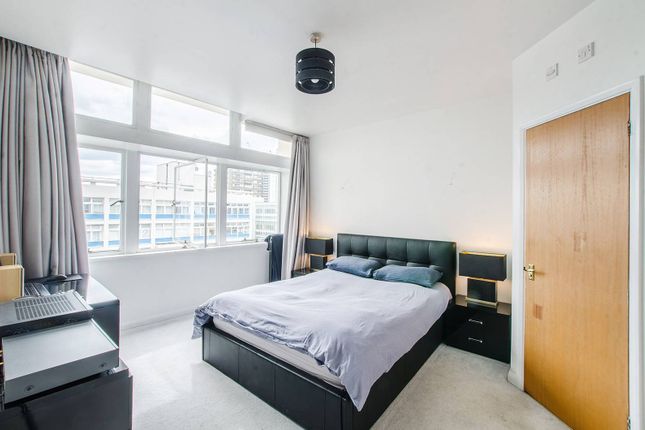 Flat for sale in Newington Causeway, Elephant And Castle, London