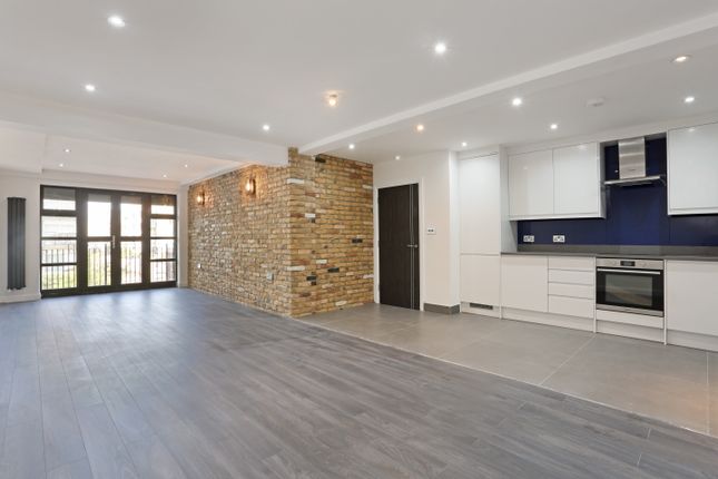Thumbnail Flat to rent in Copperfield Road, London