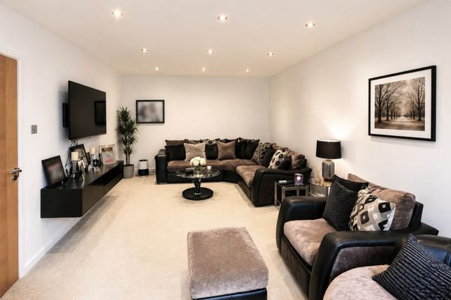 29, Allum Lane, Borehamwood photo 5