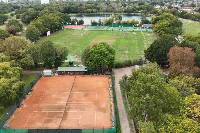 The Warren Drive, E11