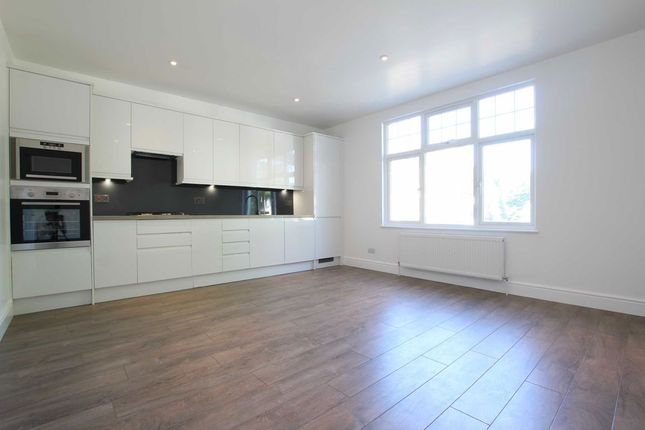 Flat to rent in Northfield Avenue, London