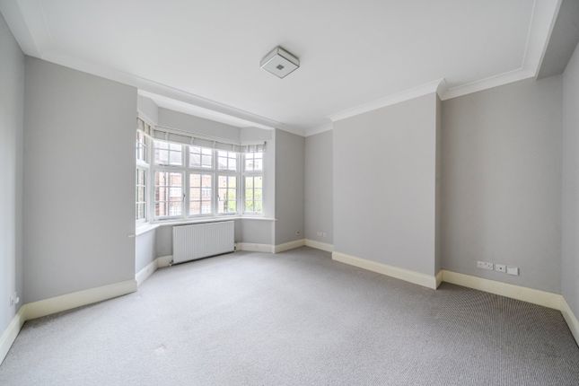 Flat 4 St James Court,, Grove Crescent, Surrey photo 2