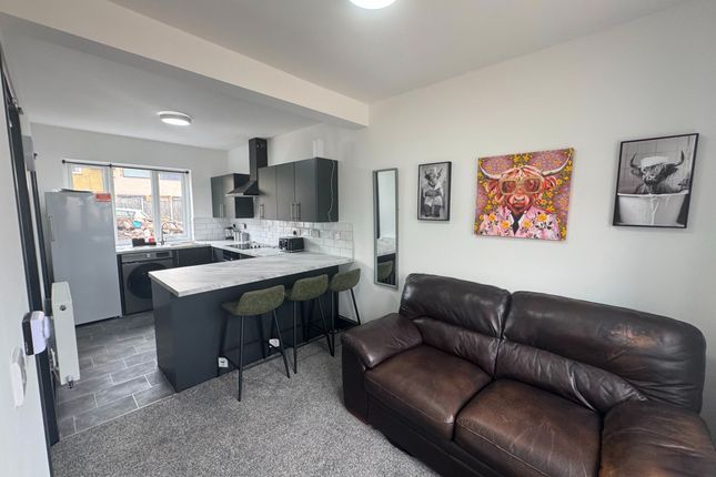 063 The Crescent, Room 1, Doncaster photo 4