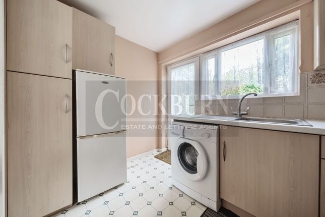 Flat for sale in Sycamore Close, Mottingham