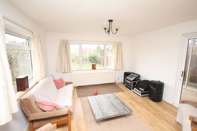 Semi-detached bungalow for sale in Wheat Hill, Letchworth Garden City