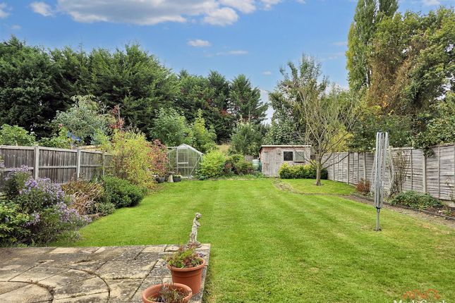 20, Overdale, Ashtead photo 2