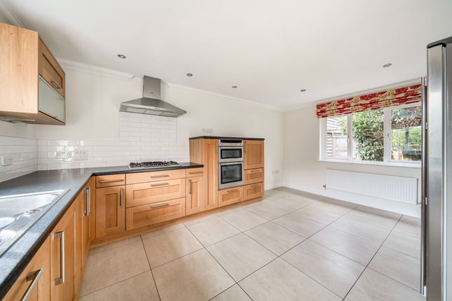 3 Blakeney Close, Chichester photo 4
