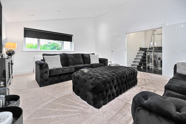 1 Woodstock Drive Lounge (4).Jpg