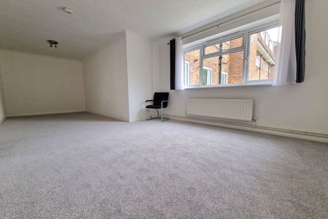 Thumbnail Flat to rent in Maple Court, Acacia Grove, New Malden, Surrey