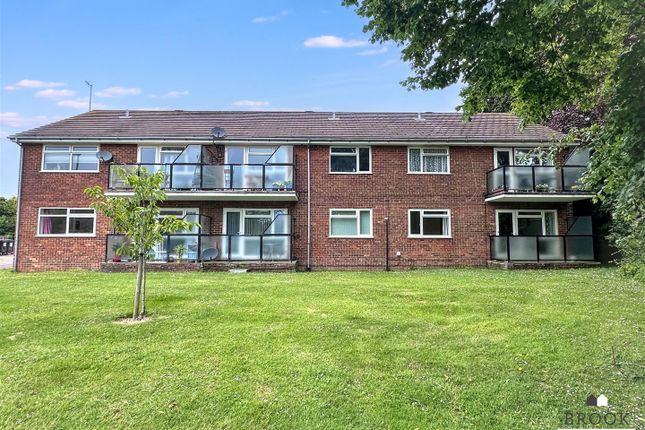 17, Shortdean Place, Eastbourne photo 2