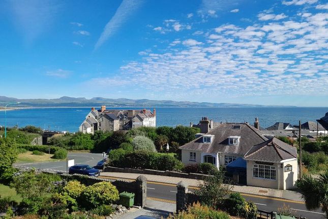 16,, Ty Criccieth, Criccieth photo 2