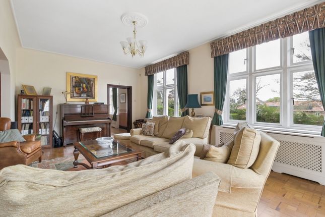 11, Astons Road, Northwood photo 3