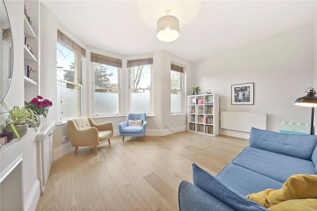 Flat for sale in Middle Lane, London