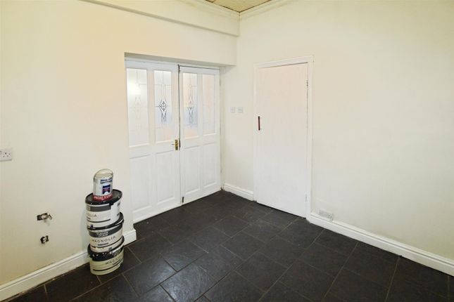 115, Gladstone Street, Bradford photo 5