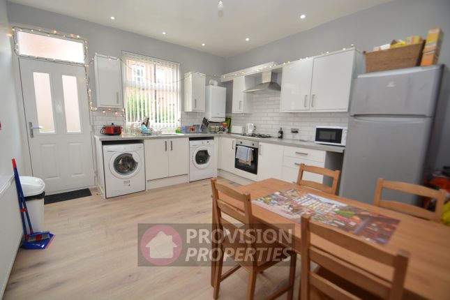 Hessle Terrace, Hyde Park photo 3