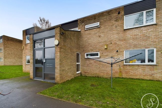 Thumbnail Flat for sale in Wood Close, Leeds