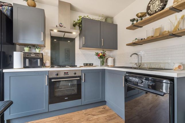 1 LARK HILL DRIVE, Brize Norton, Carterton photo 4