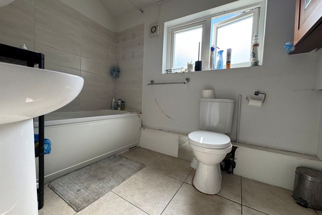 12, Huntly Grove, Peterborough photo 3