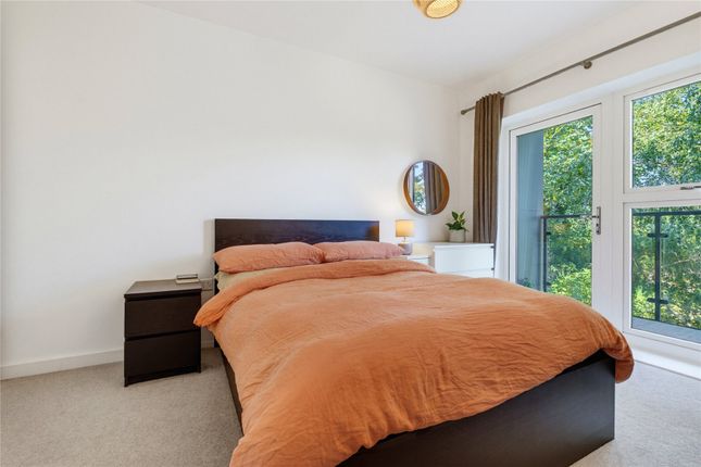3 Wild Oak Lodge, 63, Heathfield Square, London photo 4
