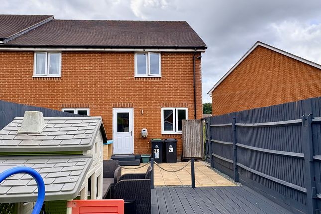 28, Horseshoe Cresent, Longham photo 4