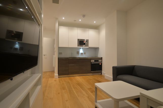 Studio studio on Staines Road, Hounslow TW3, £240,000