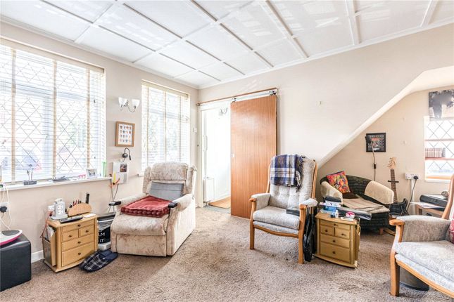 5, Caillard Road, West Byfleet photo 4
