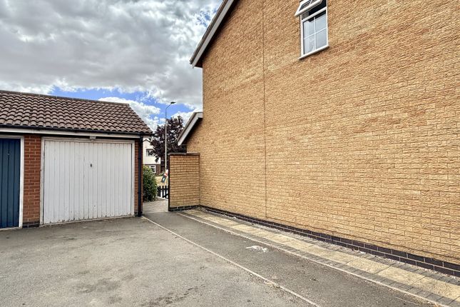 15, Broughtons Field, Wigston photo 3
